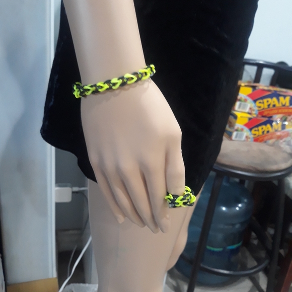 A bundle - Picture 4 of 4